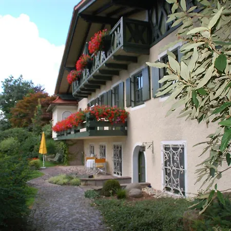Apartment Haeusl Im Park Bad Birnbach
